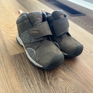 Grey/pink keen girls boot